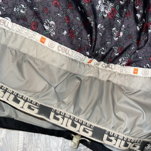 Ride snowboarding jacket 🧥 in good used condition worn 2-3 times - Picture 6 of 12